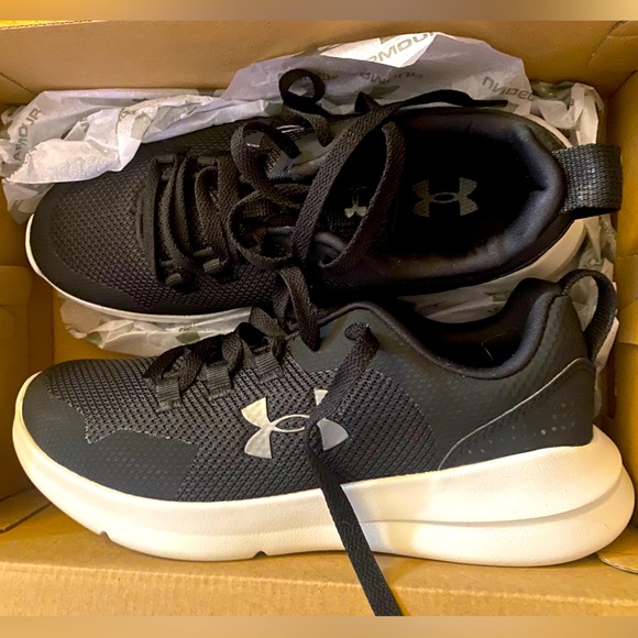 Under Armour Essentials womens size 6.5 black-NEW - Picture 1 of 6